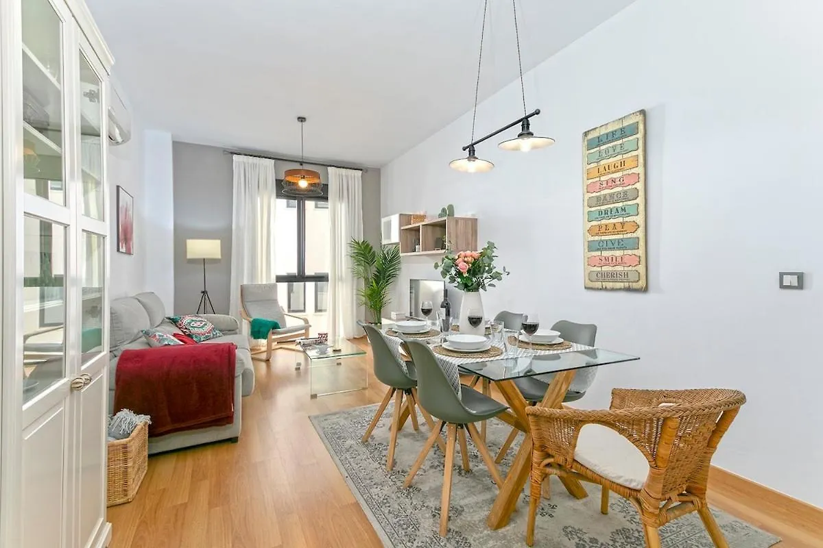 -Malagasunapts- Central Freeparking Rooftoppool